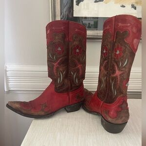 Old Gringo red golondrina cowboy boots - worn less than a dozen times, fab! 😍